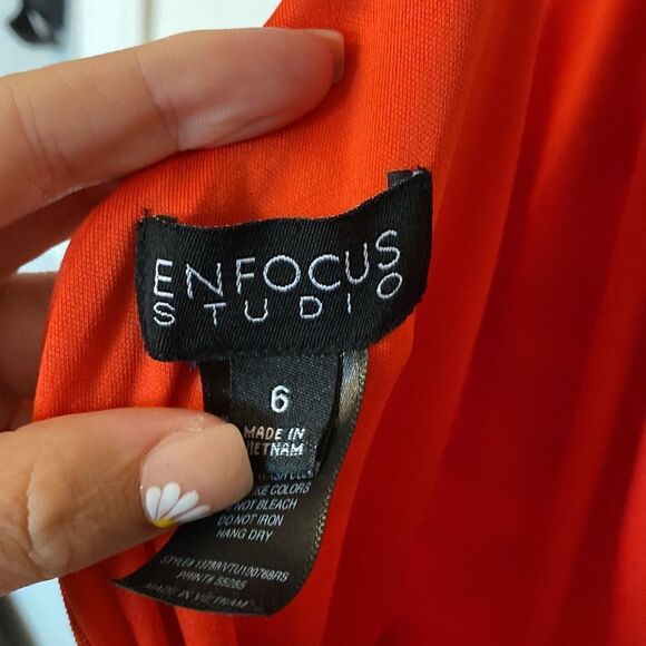 Enfocus Studio- Red cropped tropical print romper- Size 6 - Picture 8 of 9